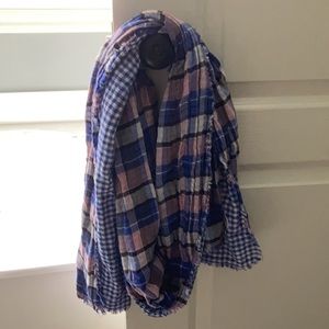 Like new American Colors two sided scarf